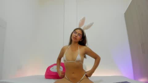 Snapshot of verohoneymoon chatting on 04/30/26, 02:18 Veronica online show from 04/30/26, 02:18