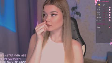 Snapshot of veronaaura chatting on 11/23/25, 04:23 Tiffany online show from 11/23/25, 04:23