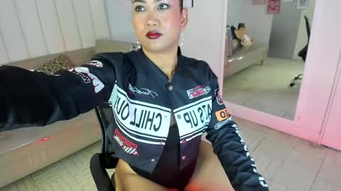 Snapshot of veronica_b07 chatting on 04/18/26, 01:48 Veronica3 online show from 04/18/26, 01:48