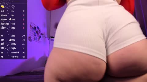 Snapshot of veronica_blush chatting on 12/19/24, 10:24  VERONICA  FOLLOW ME  online show from 12/19/24, 10:24