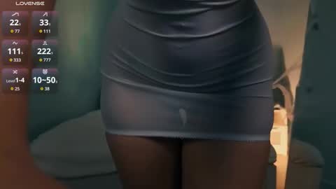 Snapshot of veronica_blush chatting on 10/21/25, 10:05  VERONICA  FOLLOW ME  online show from 10/21/25, 10:05