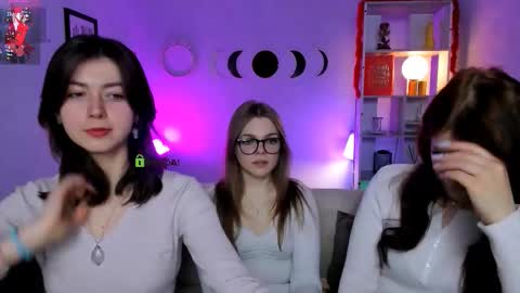 Snapshot of veronica_bubble chatting on 03/08/26, 08:12 Ronni online show from 03/08/26, 08:12