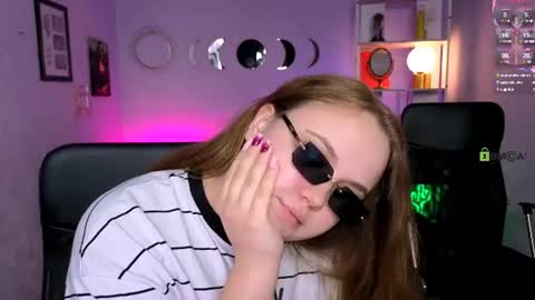 Snapshot of veronica_bubble chatting on 06/11/26, 03:04 Ronni online show from 06/11/26, 03:04