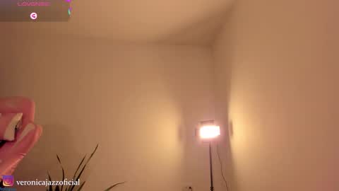 Snapshot of veronica_jazz chatting on 02/12/26, 10:27 Vero 3 online show from 02/12/26, 10:27