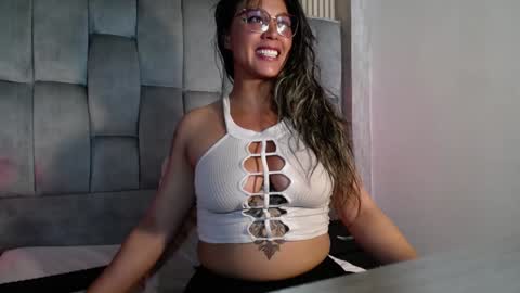 Snapshot of veronica_saenzz1 chatting on 01/17/25, 04:04 Vero online show from 01/17/25, 04:04