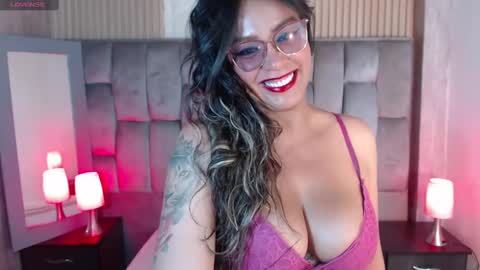 Snapshot of veronica_saenzz1 chatting on 02/21/25, 08:05 Vero online show from 02/21/25, 08:05