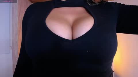 Snapshot of veronica_saenzz1 chatting on 09/30/25, 08:36 Vero online show from 09/30/25, 08:36