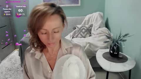 Helen online show from 10/20/25, 06:36