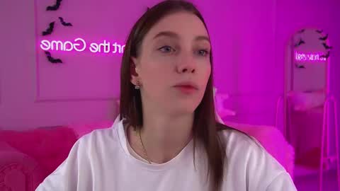 Snapshot of veronicavance chatting on 10/21/25, 06:25 Veronica online show from 10/21/25, 06:25