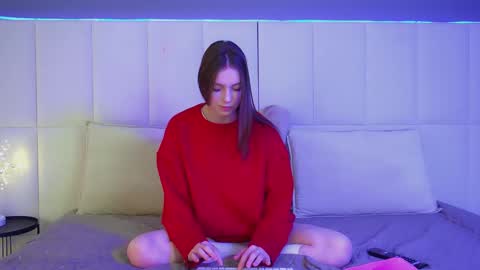 Snapshot of veronicavance chatting on 11/25/25, 06:24 Veronica online show from 11/25/25, 06:24