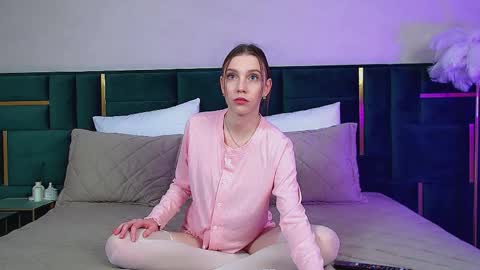 Snapshot of veronicavance chatting on 11/26/25, 06:09 Veronica online show from 11/26/25, 06:09