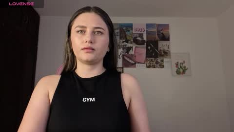 Snapshot of veronika__winslow_ chatting on 03/29/26, 11:21 Vero online show from 03/29/26, 11:21