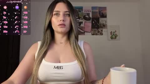 Snapshot of veronika__winslow_ chatting on 04/01/26, 11:44 Vero online show from 04/01/26, 11:44