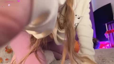 Snapshot of veronikaav chatting on 11/06/25, 08:15 VeronikaAV online show from 11/06/25, 08:15