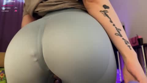 Snapshot of veronikaav chatting on 12/16/25, 07:46 VeronikaAV online show from 12/16/25, 07:46