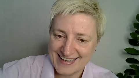 verony_ online show from 10/28/25, 11:58