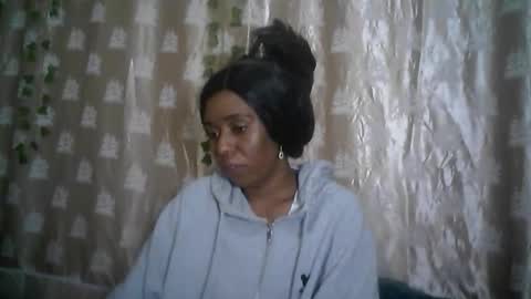 Snapshot of verronique1511 chatting on 05/24/26, 06:18 verronique1511 online show from 05/24/26, 06:18