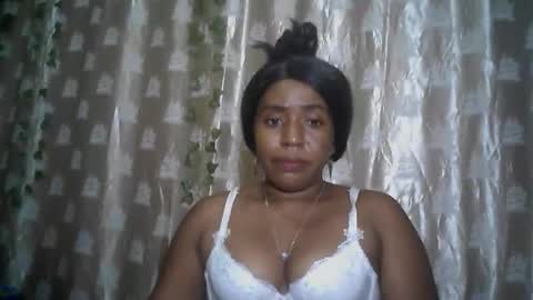 Snapshot of verronique1511 chatting on 05/31/26, 06:31 verronique1511 online show from 05/31/26, 06:31