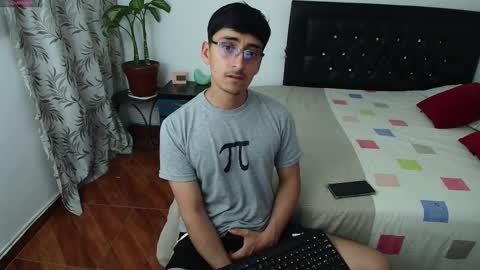 Snapshot of versatileguuy chatting on 09/17/25, 02:02 versatileguuy online show from 09/17/25, 02:02