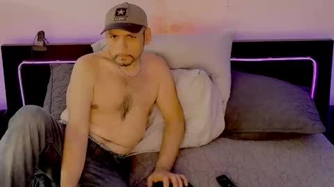 Snapshot of verspig7 chatting on 02/23/25, 11:47 VersPig7 online show from 02/23/25, 11:47