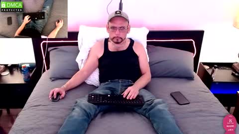 Snapshot of verspig7 chatting on 03/04/25, 12:39 VersPig7 online show from 03/04/25, 12:39