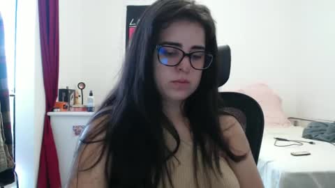 Snapshot of veruca99 chatting on 04/07/26, 01:00 veruca99 online show from 04/07/26, 01:00