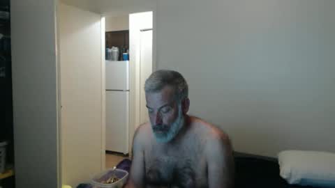 Snapshot of veryveryhairmanindenver chatting on 02/12/26, 01:00 hairy man online show from 02/12/26, 01:00