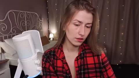 Snapshot of vespera_celeste chatting on 11/09/25, 08:45 Celeste online show from 11/09/25, 08:45