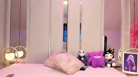 Vesper Velvet  online show from 11/04/25, 08:41