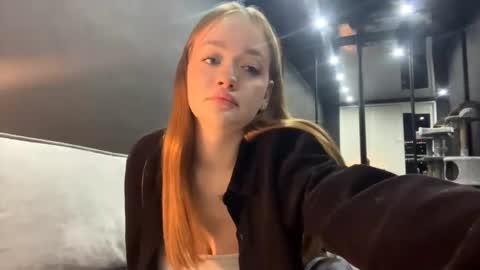 Snapshot of vestaszanto chatting on 10/26/25, 02:34 Esta online show from 10/26/25, 02:34