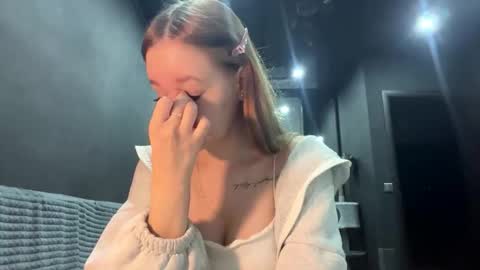 Snapshot of vestaszanto chatting on 11/04/25, 02:16 Esta online show from 11/04/25, 02:16