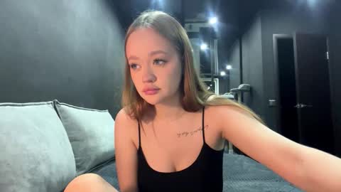 Snapshot of vestaszanto chatting on 11/12/25, 02:28 Esta online show from 11/12/25, 02:28