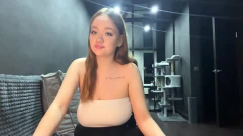 Snapshot of vestaszanto chatting on 11/16/25, 06:02 Esta online show from 11/16/25, 06:02