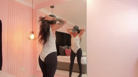 Snapshot of vexa_queen chatting on 04/21/26, 01:06 vexa online show from 04/21/26, 01:06