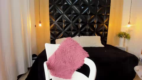 Snapshot of veyra_sereny chatting on 07/02/26, 03:23 Vanesaa online show from 07/02/26, 03:23