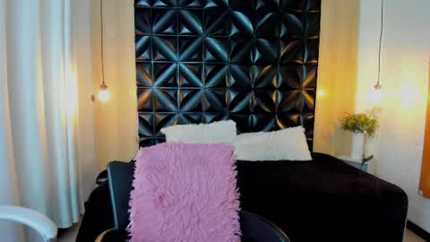 Snapshot of veyra_sereny chatting on 07/15/26, 11:32 Vanesaa online show from 07/15/26, 11:32