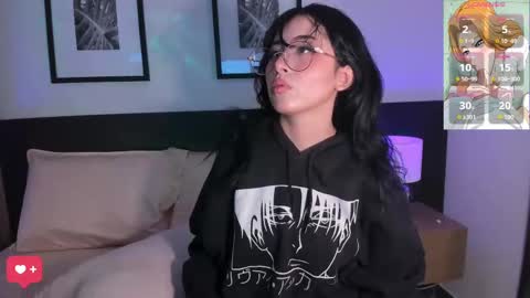 Snapshot of vi_anaya chatting on 11/21/25, 12:04 Anaya online show from 11/21/25, 12:04