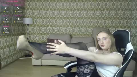 Snapshot of vi_luxxxy chatting on 04/23/26, 02:02 vi_luxxxy online show from 04/23/26, 02:02