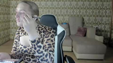 Snapshot of vi_luxxxy chatting on 05/07/26, 02:06 vi_luxxxy online show from 05/07/26, 02:06