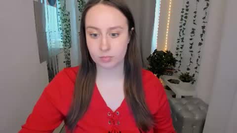 Snapshot of via_lattea_ chatting on 06/13/26, 06:28 Camilla online show from 06/13/26, 06:28