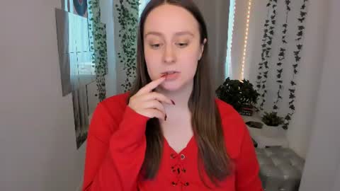 Snapshot of via_lattea_ chatting on 06/14/26, 05:09 Camilla online show from 06/14/26, 05:09