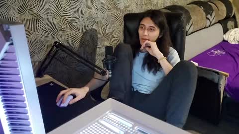 vialeras online show from 12/22/24, 02:39