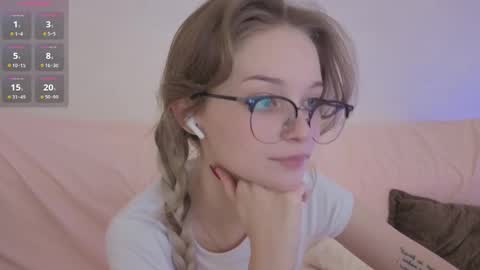 Snapshot of vialeta_baby chatting on 10/15/25, 12:22 Vi online show from 10/15/25, 12:22