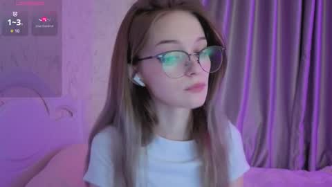 Snapshot of vialeta_baby chatting on 10/24/25, 10:50 Vi online show from 10/24/25, 10:50