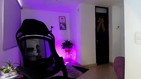 Snapshot of vianca_cruzz chatting on 04/12/26, 08:25 Vianca Cruz online show from 04/12/26, 08:25