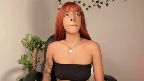 Snapshot of vianka_millerxxx chatting on 02/26/25, 06:26 Vianka online show from 02/26/25, 06:26