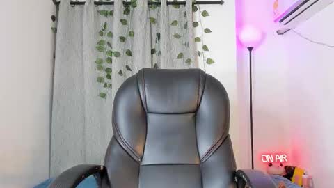 Snapshot of vianka_millerxxx chatting on 01/06/26, 01:09 Vianka online show from 01/06/26, 01:09