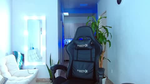 Ariana  online show from 03/01/25, 08:42