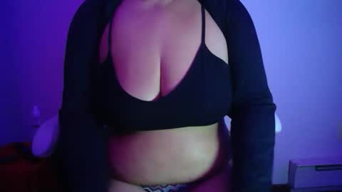 Snapshot of vibe_xxxo chatting on 03/13/26, 04:41 vibe_xxxo online show from 03/13/26, 04:41