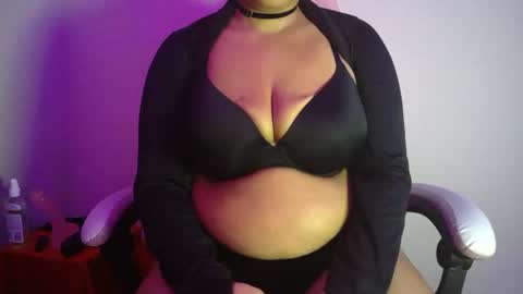 Snapshot of vibe_xxxo chatting on 03/29/26, 05:07 vibe_xxxo online show from 03/29/26, 05:07